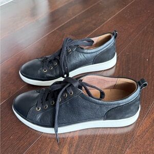 Women's Vionic Winny Sneaker 9.5 wide - Black Nubuck